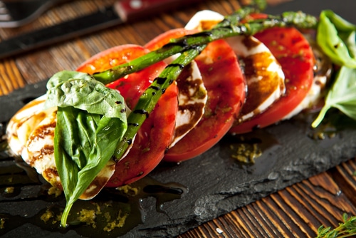 Czym wyróżnia się włoska kuchnia? Włoska restauracja i jej specjalności