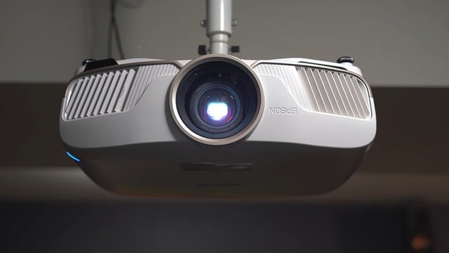 Jak muzeum wykorzystuje multimedialny projektor?
