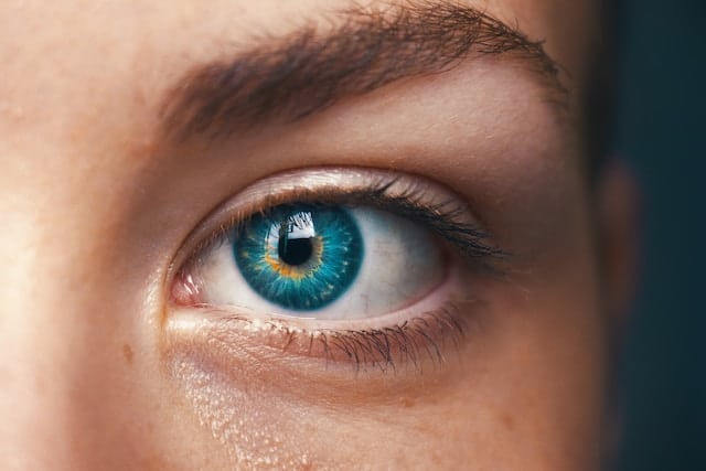 5 prostych sposobów na uniknięcie przemęczenia oczy podczas pracy przy komputerze