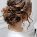 Fryzury na wesele - jak stworzyć idealną stylizację dla krótkich włosów?