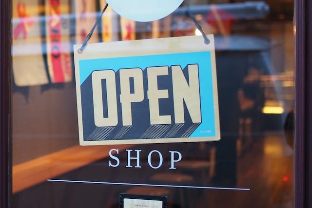 Czy dzisiaj są otwarte sklepy? – poradnik dla zapominalskich