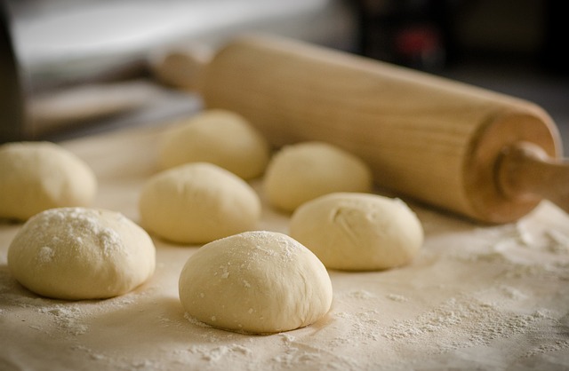 Domowy chleb z prostego przepisu - zdrowa i smaczna alternatywa dla pieczywa z marketu