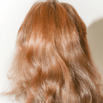 Piękne naturalne blond włosy bez wizyty u fryzjera: jak rozjaśnić włosy domowym sposobem