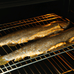 Pstrąg w piekarniku - przepis na perfekcyjne danie z łososiem