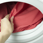 Praktyczny przewodnik: Jak skutecznie wybielić firanki w pralce