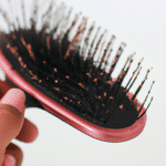 Szczotka do włosów: Jak dokładnie ją wyczyścić i utrzymać w higienicznym stanie?