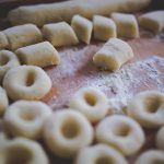 Kluski śląskie: tradycyjna przysmak i kulinarne dziedzictwo regionu